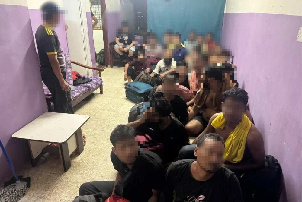 Kesemua mereka ditahan di Depot Imigresen Putrajaya untuk siasatan di bawah Akta ATIPSOM. - Foto: JIM