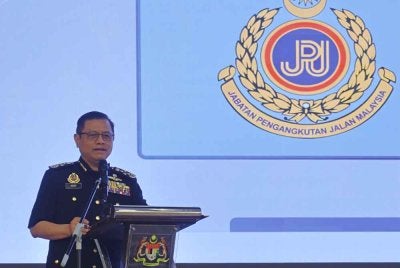 Aedy Fadly berucap pada Majlis Perhimpunan Setia JPJ Mac 2026 di Kementerian Pengangkutan pada Jumaat. Foto Bernama