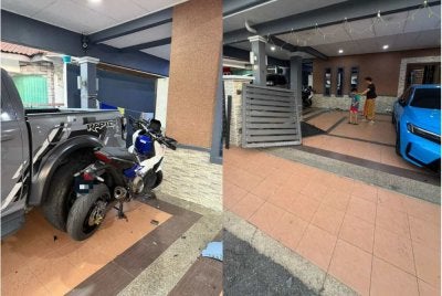 Kejadian menyebabkan kerosakan pagar dan empat buah kenderaan - Foto: Muhammad Shazwan