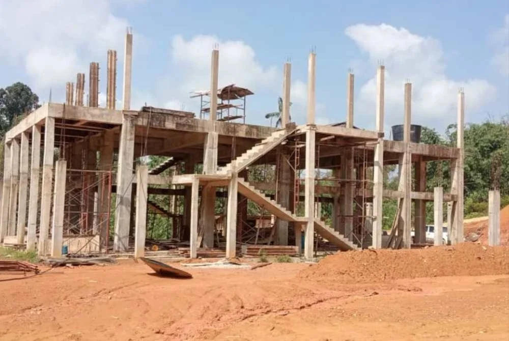 Proses pembinaan masjid yang sedang berjalan di Jeli. - Foto: Maahad Tahfiz Al-Quran Lembah Pergau