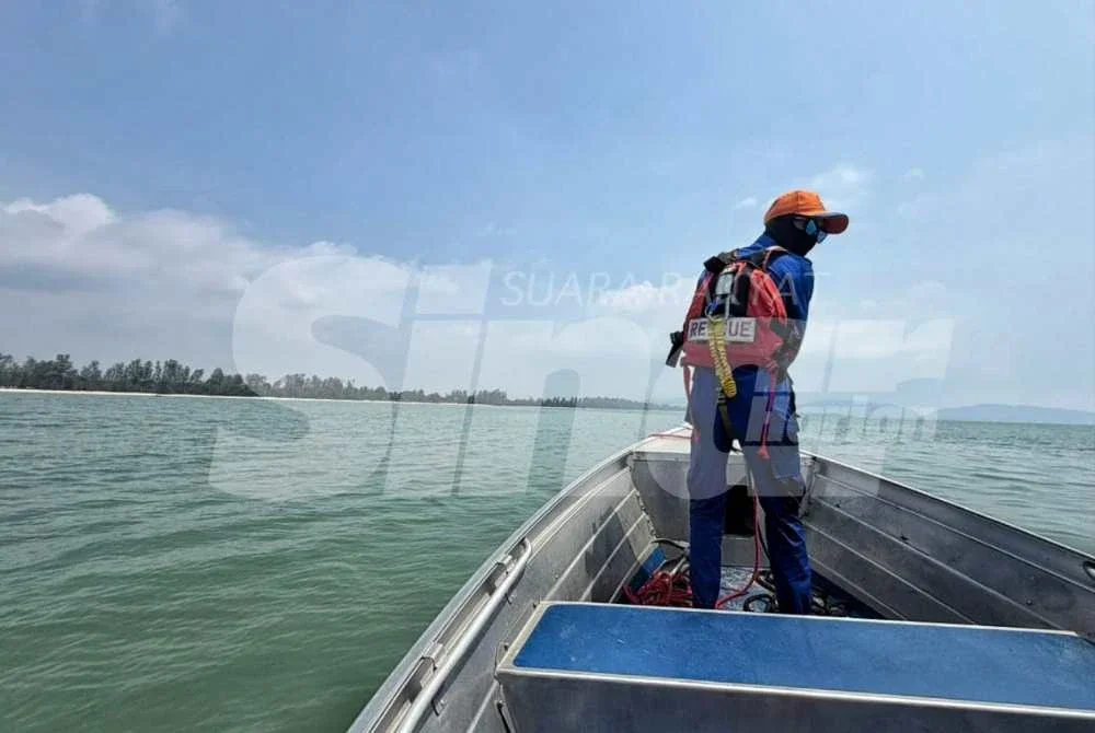 Operasi pencarian pada Sabtu dijalankan dalam jarak sekitar empat kilometer dari pesisir pantai.