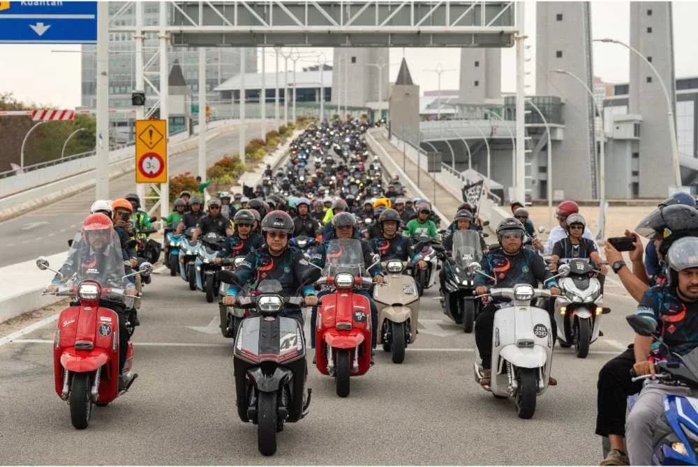 Lebih 3000 motosikal menyertai konvoi berskala besar yang dikenali sebagai Konvoi Bersama 4 Menteri Besar (SG4).