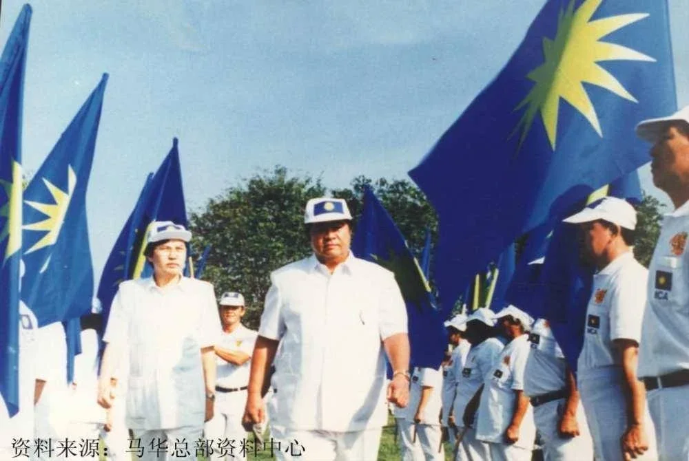 Liong Sik menjadi Presiden ke enam MCA ketika berhadapan ketidaktentuan ekonomi dan politik. 