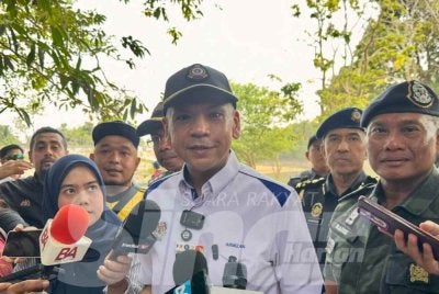 Armizan (tengah) ketika ditemui pemberita di Kelantan.  - Foto: SINAR HARIAN/ADILA SHARINNI WAHID
