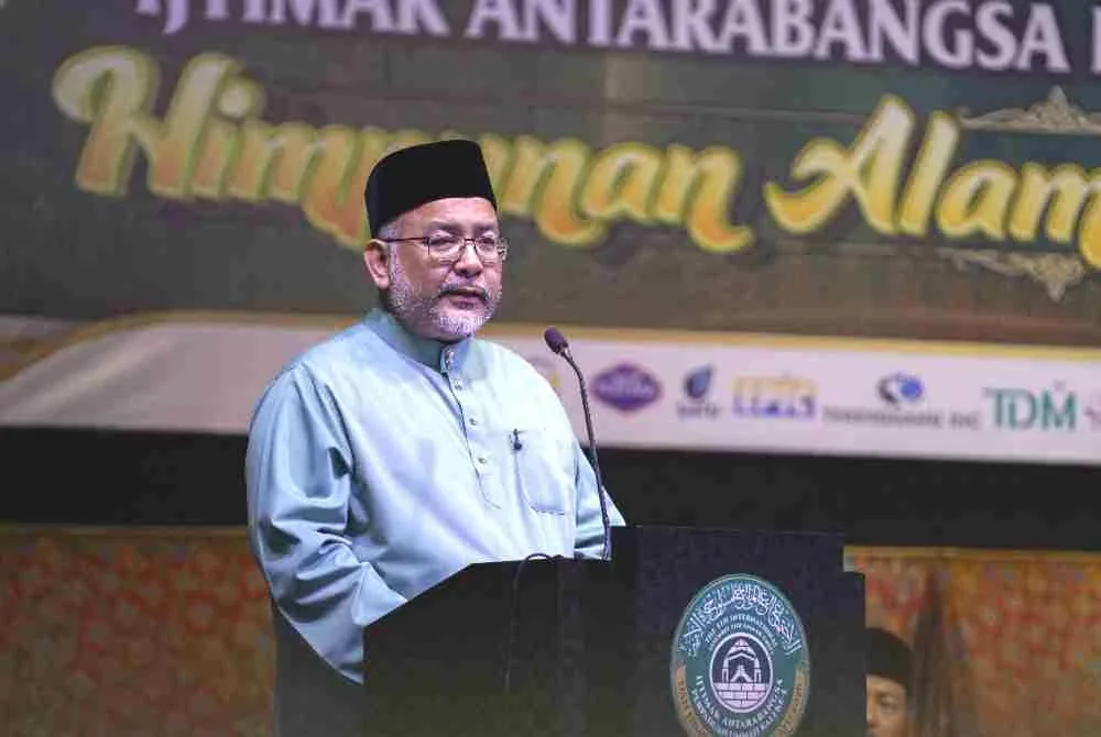 Wan Sukairi ketika berucap pada program Pidato Penyatuan Ummah sempena Ijtimak Antarabangsa Perpaduan Ummah ke-5 dan Himpunan Alam Melayu 2026 di pekarangan Kompleks Sukan Terengganu di Kuala Nerus pada Sabtu.
