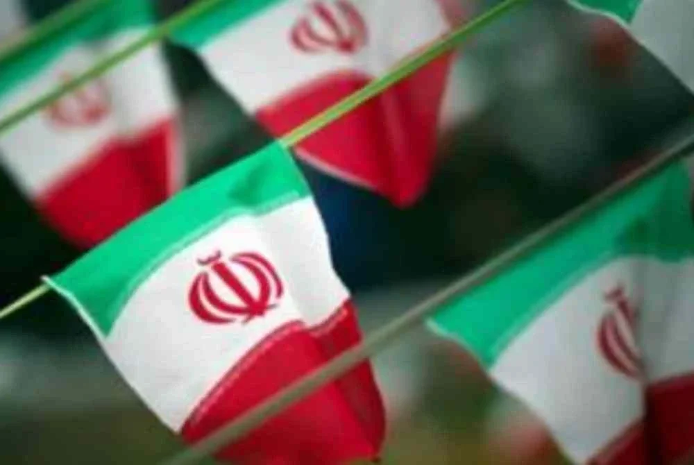 Iran mengarahkan penyitaan aset dan pembekuan akaun bank milik lebih 100 orang yang dituduh menyokong musuh.