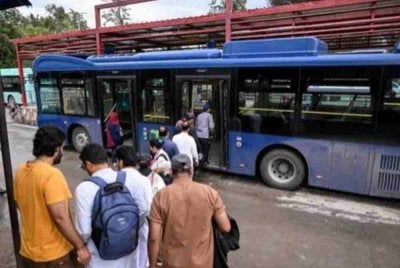 Semua perkhidmatan pengangkutan awam di Islamabad ditawarkan secara percuma selama 30 hari bermula Sabtu. Foto: AFP