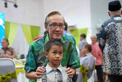 Masidi semasa menghadiri Majlis Kesyukuran Hari Raya Aidilfitri di Dewan Masyarakat Ranau pada Sabtu. 
