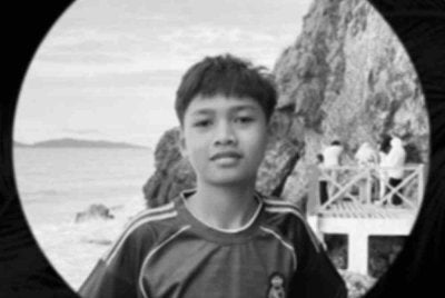 Mangsa, Muhammad Amirul Ashraf Abdullah, 14, ditemukan oleh orang awam kira-kira jam 9.50 pagi pada jarak sekitar tiga kilometer (km) dari lokasi mangsa dihanyutkan arus deras.