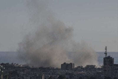 Serangan udara Israel di bandar Kfar Hatta di Lubnan dilaporkan telah membunuh enam orang dan mencederakan dua, menurut media Lubnan - Foto: Agensi