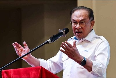 Anwar ketika berucap pada Konvensyen Keadilan Johor 2026 di Cathay Restaurant Eco Spring Johor hari ini. - Foto: Bernama