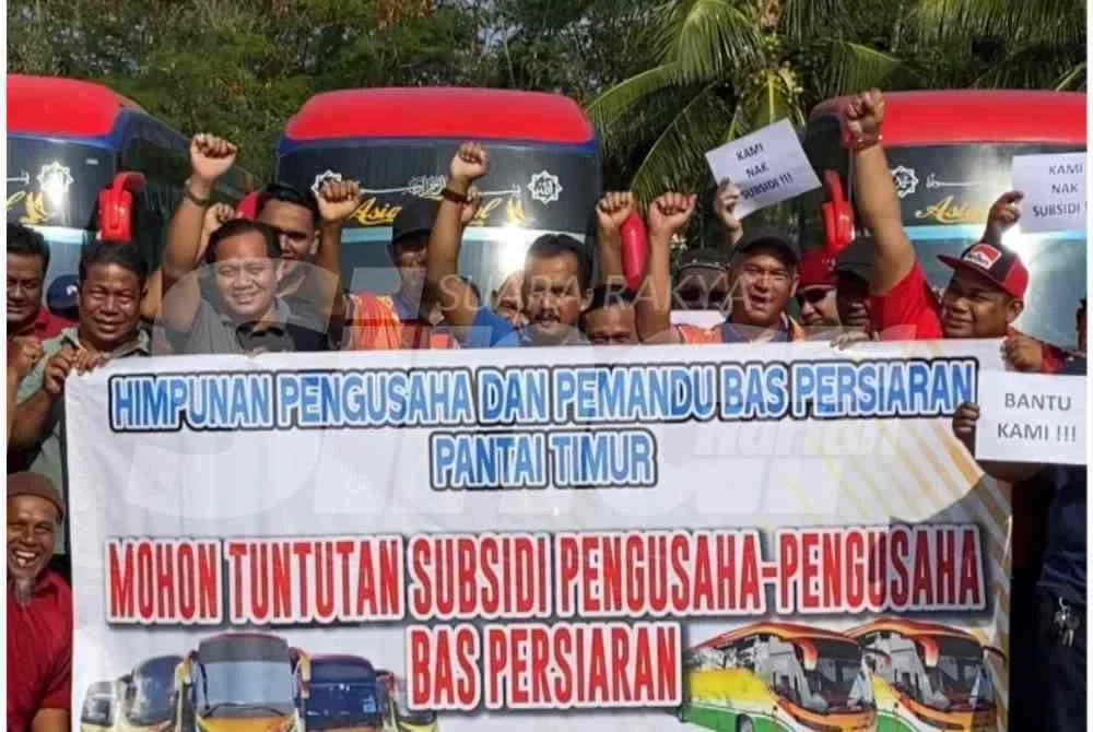 Persatuan Bas Pantai Timur (PEBAT) merayu campur tangan Perdana Menteri, Datuk Seri Anwar Ibrahim bagi membantu mereka mendapatkan subsidi diesel.Foto:SINAR HARIAN/HAZELEN LIANA KAMARUDIN