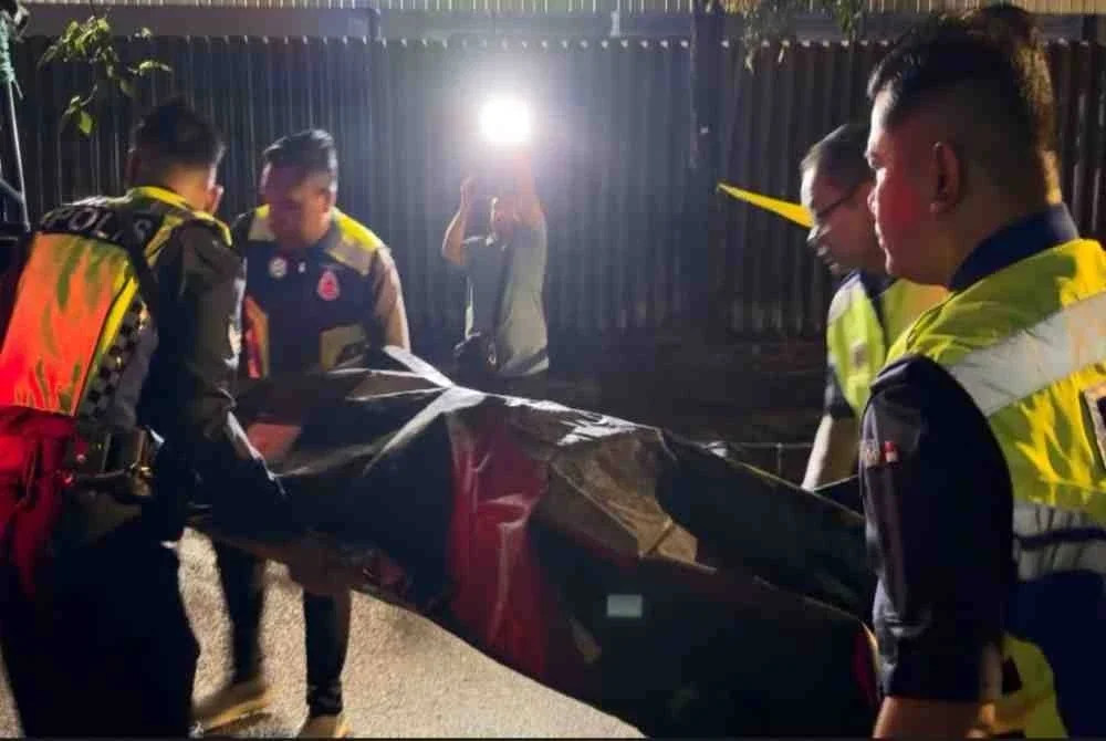Mayat mangsa dibawa ke Hospital Seberang Jaya untuk proses bedah siasat.