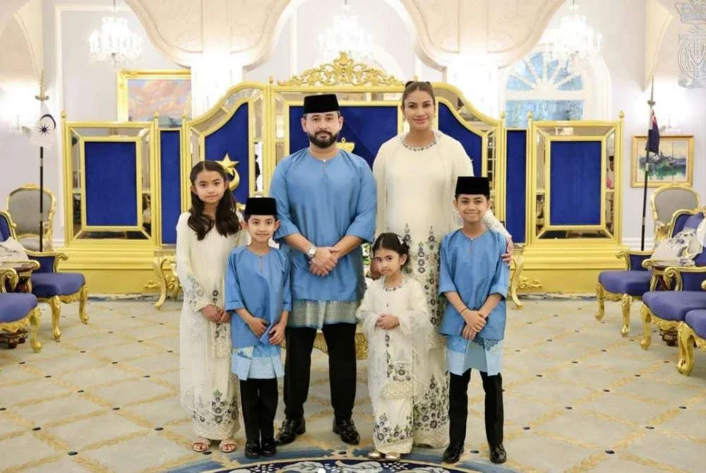Puteri itu merupakan anakanda kelima Tunku Mahkota Ismail. Foto: IG Fans of TMJ