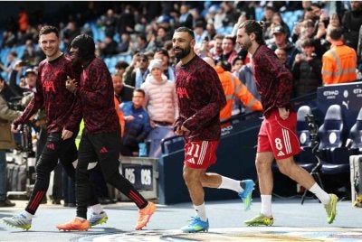 Salah (dua dari kanan) akan meninggalkan Liverpool hujung musim ini. Foto AFP