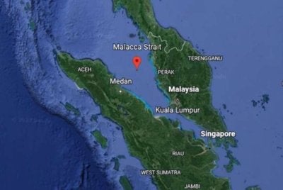 Selat ini, yang menghubungkan Lautan Hindi dan Lautan Pasifik, merupakan laluan laut paling pendek antara Asia Barat dan pasaran utama di Asia Timur serta Asia Tenggara.