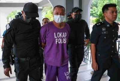 Seorang tentera berpangkat koperal mengaku tidak bersalah di Mahkamah Majistret di sini hari ini atas tujuh pertuduhan mencederakan anggota lain, bulan lepas. Sukry Tasu, 37, membuat pengakuan itu di hadapan Majistret Muhammad Aiman Azahan.- Foto Bernama 