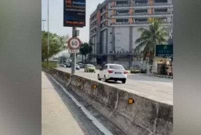 Videos sebuah kereta dipandu secara melawan arus di Jalan Klang Lama tular jam 11.38 pagi pada Ahad.