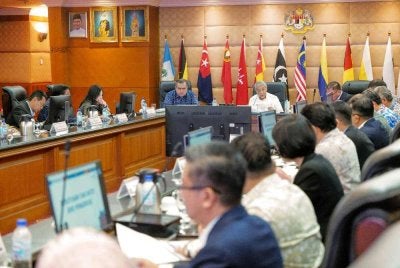 Ahmad Zahid memperusikan Mesyuarat Jawatankuasa Kebangsaan Induk MV2026, kali ke-dua, di sini pada Isnin. 