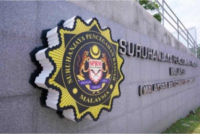 SPRM akan menggerakkan Notis Merah melalui Interpol selepas kegagalan dua anak kepada bekas Menteri Kewangan, Allahyarham Tun Daim Zainuddin hadir memberi keterangan. Gambar hiasan