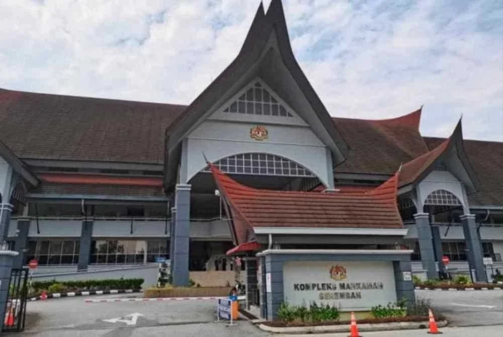 Seorang cef berusia 20 tahun mengaku bersalah di Mahkamah Sesyen di sini pada Selasa atas pertuduhan merogol anak perempuan teman wanitanya pada Februari lalu. - Gambar hiasan