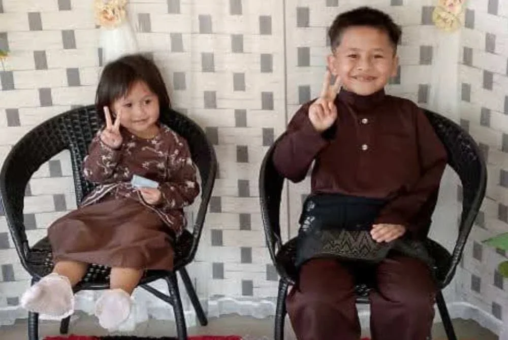 Auni Afiqah (kiri) maut bersama nenek saudaranya dalam kemalangan motosikal Honda C70 dengan sebuah kenderaan pelbagai guna (MPV) Toyota Avanza di Jalan Padang Sanai, Kuala Nerang, awal pagi Selasa.