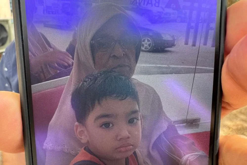 Che Rahmah (atas) maut dalam kemalangan bersama cucu saudaranya di Jalan Padang Sanai, Kuala Nerang, awal pagi Selasa.