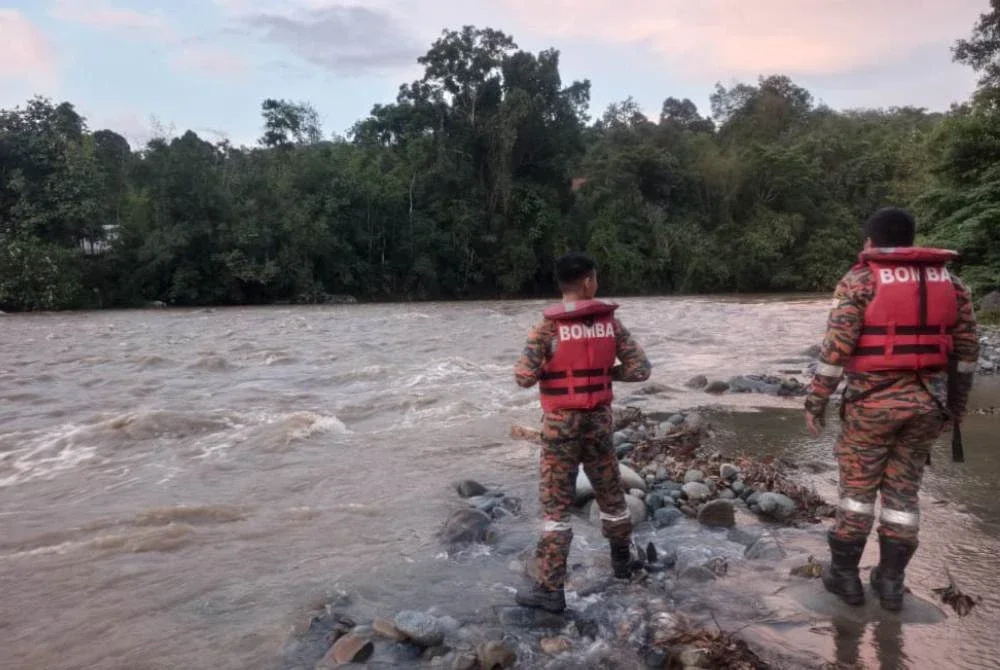 Operasi SAR mangsa dilakukan di kawasan sungai di Kampung Purak Ogis, Kota Belud.