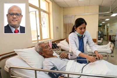 Kos bagi merawat beberapa penyakit tidak berjangkit seperti penyakit kencing manis, penyakit kardiovaskular dan kanser mencecah lebih RM64 billion setahun. Gambar kecil: Dr Syed Mohamed