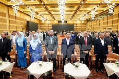 Azam (tiga dari kanan) hadir Wacana Ilmiah Perdana di WTC Kuala Lumpur pada Selasa. Foto Sinar Harian/Rosli Talib 