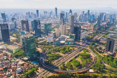 Indonesia sedang mempertimbangkan pemotongan gaji menteri sebagai sebahagian daripada langkah mengetatkan fiskal dan cadangan itu akan dibincangkan pada mesyuarat peringkat Kabinet dalam masa terdekat.