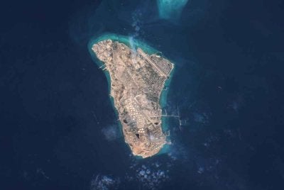 Bekalan kuasa di Pulau Kharg terputus pada Selasa susulan gelombang serangan AS yang menyasarkan lebih 50 lokasi. 