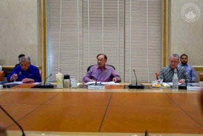 Anwar Ibrahim mempengerusikan mesyuarat MTEN di Putrajaya pada Selasa. - FOTO: Pejabat Perdana Menteri.