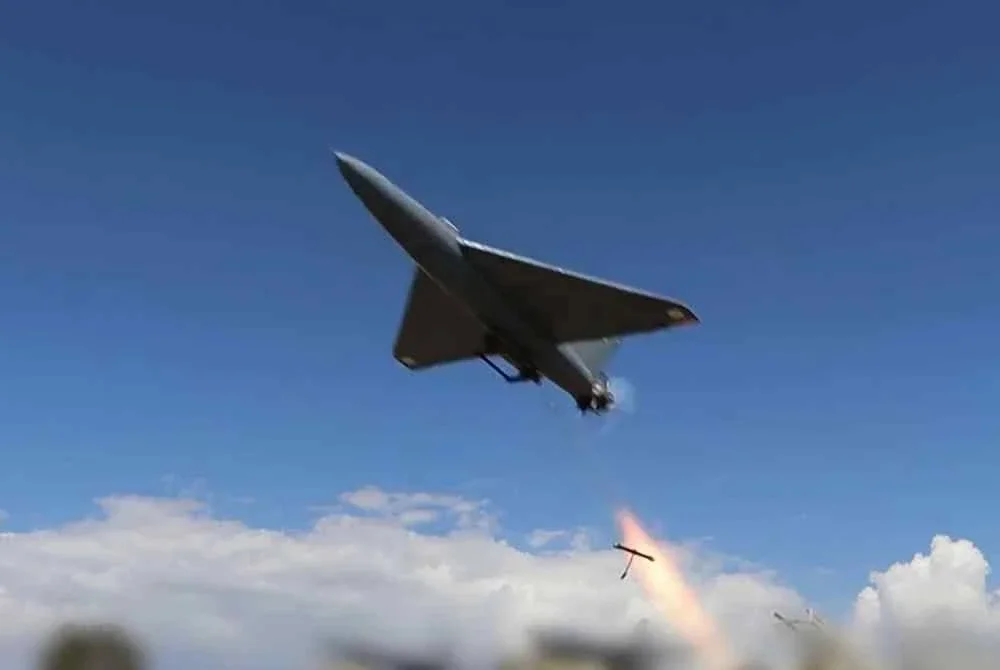 Pelancaran dron Iran ke arah sasaran Amerika Syarikat di pangkalan Al-Kharj, Arab Saudi dan Al-Adiri, Kuwait.-AFP