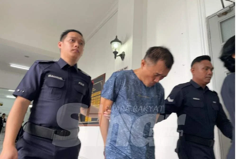 Ong Sheo Ming berdepan pertuduhan melakukan amang seksual bukan fizikal terhadap seorang murid perempuan berusia 12 tahun ketika dihadapkan ke Mahkamah Sesyen Johor Bahru pada Rabu.