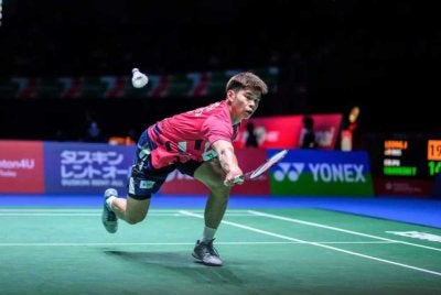 Jun Hao tunduk kepada wakil Indonesia, Jonatan Christie di pusingan pertama BAC 2026. - Foto: Agensi