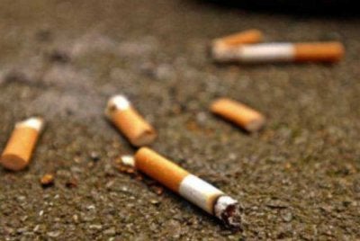 Ketiga-tiga mereka didakwa membuang sisa pepejal iaitu puntung rokok di tempat awam dan bukan di dalam bekas yang disediakan. Gambar hiasan