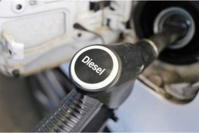 Harga runcit bagi diesel di Semenanjung terus meningkat pada RM6.72 seliter bagi tempoh 9 April hingga 15 April. Foto hiasan