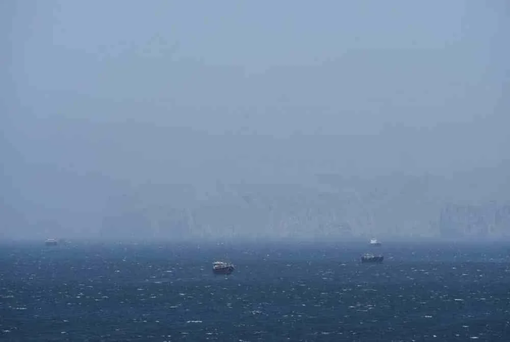 Iran hentikan trafik kapal tangki di Selat Hormuz susulan serangan Israel ke atas Lubnan