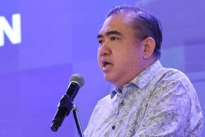 Anthony ketika berucap pada Perhimpunan Bulanan Kementerian Pengangkutan Bulan April pada Khamis. Foto: Bernama