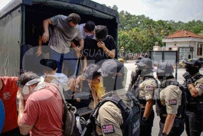 34 lelaki tular kes rusuhan pusat hiburan didenda RM2,000 hingga RM3,000 oleh Mahkamah Majistret Kuala Lumpur pada Jumaat.
