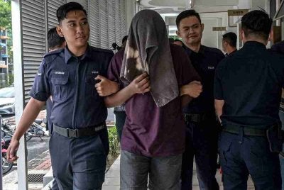 Seorang penghuni sebuah rumah kebajikan kanak-kanak mengaku tidak bersalah di Mahkamah Majistret Selayang hari ini atas empat pertuduhan melakukan amang seksual fizikal, bukan fizikal serta persetubuhan luar tabii terhadap seorang kanak-kanak lelaki. Foto Bernama 