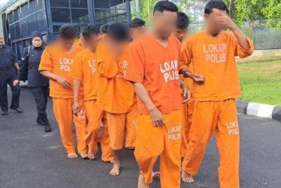 Seramai 11 warga asing direman tujuh hari bagi membantu siasatan kes samun berkumpulan melibatkan satu kes di Seberang Perai Utara, dua kes di SPT dan dua kes di SPS. 