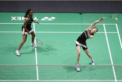 Pearly Tan dan M Thinaah tewas kepada pasangan nombor sembilan dunia dari China, Li Yi Jing-Luo Xu Min dengan straight set 21-13, 21-15.