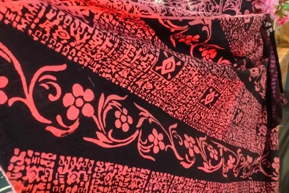 Batik Merbok turut mendapat permintaan dari luar negara.