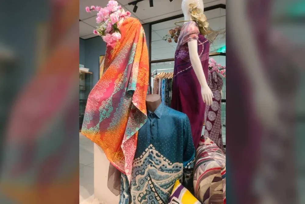Batik Merbok menampilkan ciri eksklusif dan direka khas mengikut kehendak pelanggan.