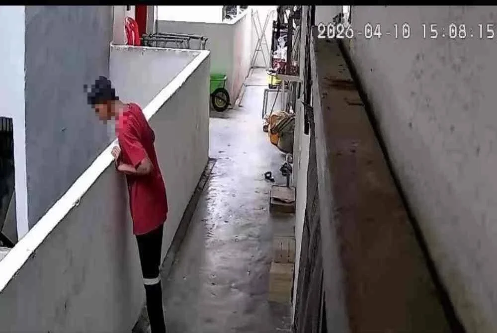Tular video di media sosial memaparkan seorang remaja bertindak membaling bata dari tingkat atas sebuah pangsapuri di sini.