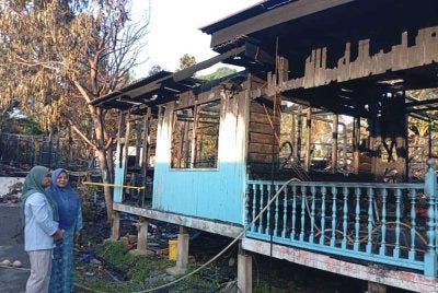 Keadaan rumah pusaka yang didiami selepas musnah dalam kebakaran di Kampung Buluh Gading, Kuala Terengganu pada Jumaat.