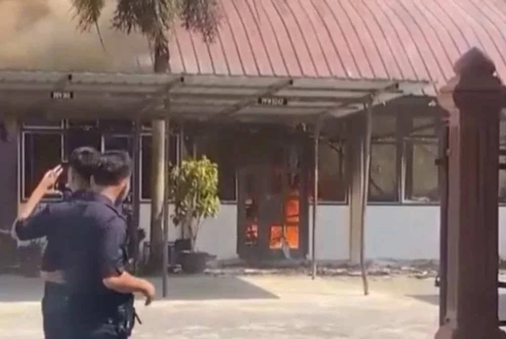 Blok akademik, bilik penyelia serta asrama pelajar lelaki Sekolah Menengah Ugama SMU Arab (A) Darul Ulum Al-Muhammadiah di Kampung Kolam, Pak Badol,Bachok musnah dalam kebakaran pada Ahad. Foto: VIRAL

