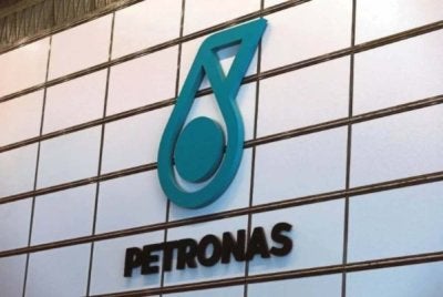 Petronas menafikan penglibatan syarikat itu dalam laporan penghantaran kira-kira 329,000 tong atau 52.311 juta liter diesel dari Malaysia ke Filipina seperti yang dilaporkan oleh media asing baru-baru ini - Foto hiasan